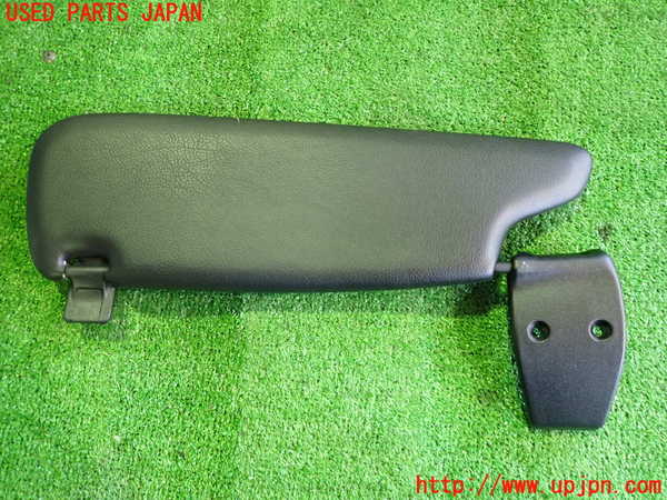 5UPJ-17957625]ポルシェ・ボクスター(98623)室内サンバイザー右側 中古_m0001.jpg