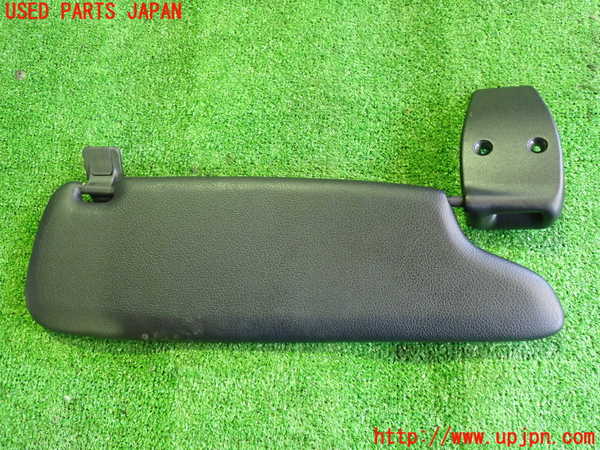 5UPJ-17957630]ポルシェ・ボクスター(98623)室内サンバイザー左側 中古_m0001.jpg
