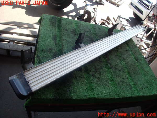 5UPJ-17961390]ランクルプラド(KZJ78W)右サイドステップ 【ジャンク品】 中古_m0001.jpg