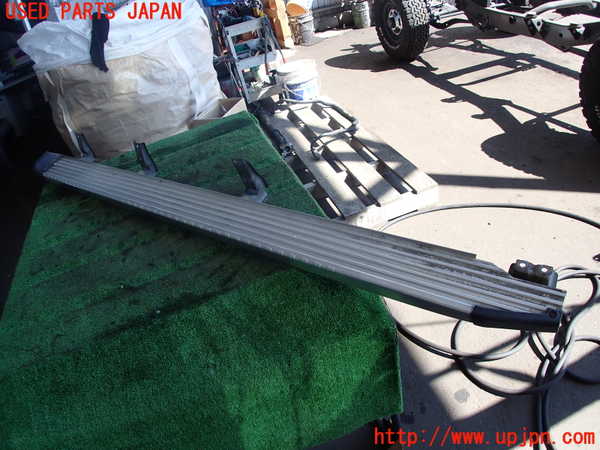 5UPJ-17961390]ランクルプラド(KZJ78W)右サイドステップ 【ジャンク品】 中古_m0002.jpg