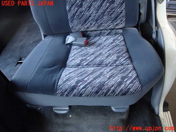 5UPJ-17967175]ランクルプラド(KZJ78W)左2列目シート 中古_m0002.jpg