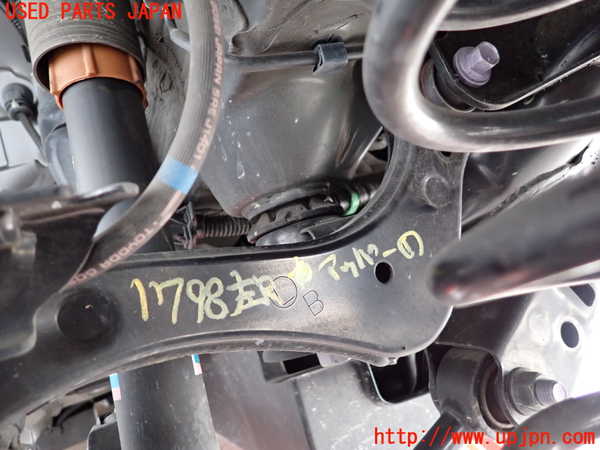 5UPJ-17985156]ハリアー(MXUA80)左リアアッパーアーム1 中古_m0001.jpg