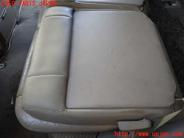 5UPJ-18017175]ランクルシグナス(UZJ100W)左2列目シート 中古_m0004.jpg