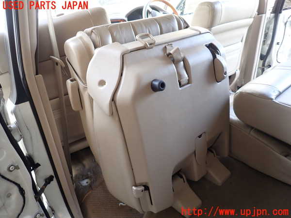5UPJ-18017175]ランクルシグナス(UZJ100W)左2列目シート 中古_m0005.jpg