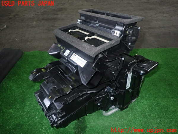 5UPJ-18026081]レンジローバー イヴォーク(LV2NB)エバポレーター1 中古_m0002.jpg