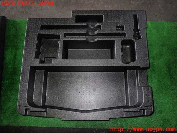 5UPJ-18027772]レンジローバー イヴォーク(LV2NB)ラゲッジトレイ2 中古_m0001.jpg
