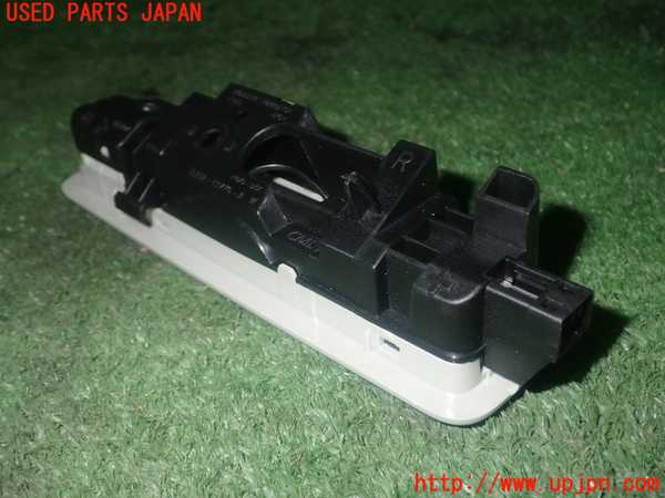 5UPJ-18026412]レンジローバー イヴォーク(LV2NB)ルームランプ2（2列目） 中古_m0003.jpg