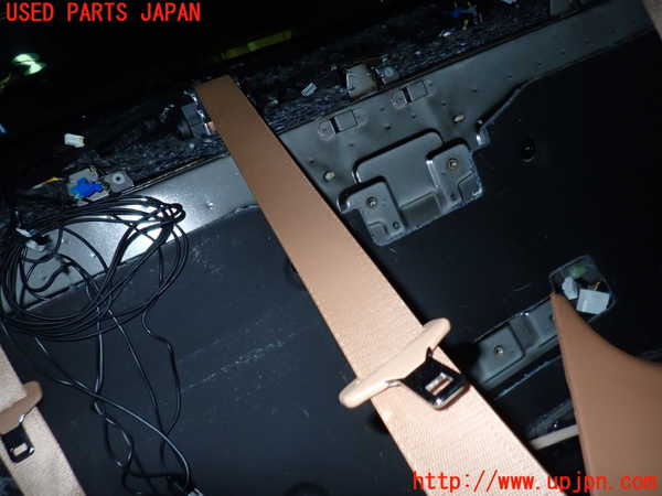 5UPJ-18047135]マセラティ・クアトロポルテ(MQPG)真中2列目シートベルト 中古_m0002.jpg