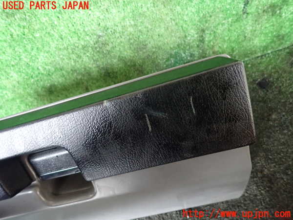 5UPJ-18077516]ランクルプラド(KZJ78W)グローブボックス1 中古_m0002.jpg