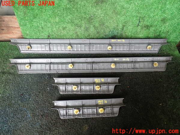 5UPJ-18077740]ランクルプラド(KZJ78W)スカッフプレート 中古_m0004.jpg