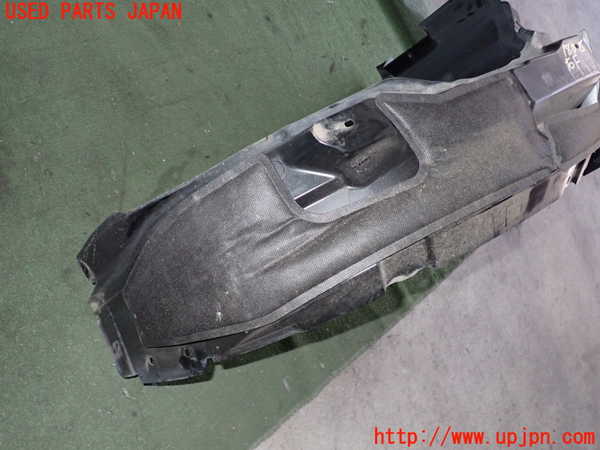 5UPJ-18081090]アウトランダーPHEV(GG3W)右前フェンダーライナー 中古_m0003.jpg