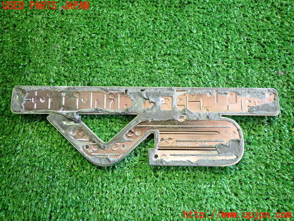 5UPJ-18081631]アウトランダーPHEV(GG3W)エンブレム1 中古_m0002.jpg