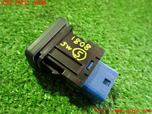 5UPJ-18086310]アウトランダーPHEV(GG3W)スイッチ5 (バックドア) 中古_m0002.jpg