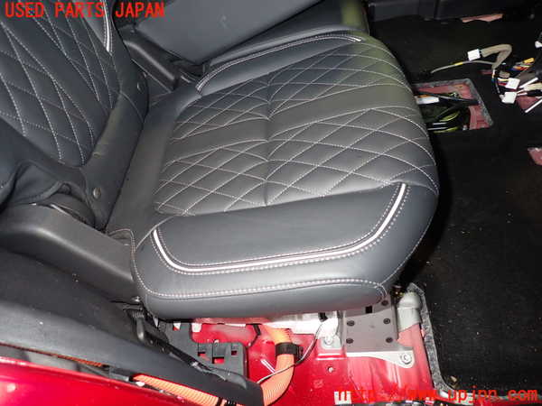 5UPJ-18087145]アウトランダーPHEV(GG3W)右2列目シート 中古_m0003.jpg