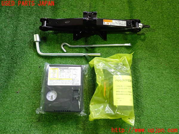 5UPJ-18087805]アウトランダーPHEV(GG3W)車載工具 中古_m0001.jpg