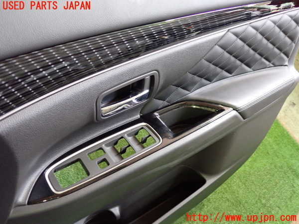 5UPJ-18081234]アウトランダーPHEV(GG3W)右前ドア内張り 中古_m0002.jpg
