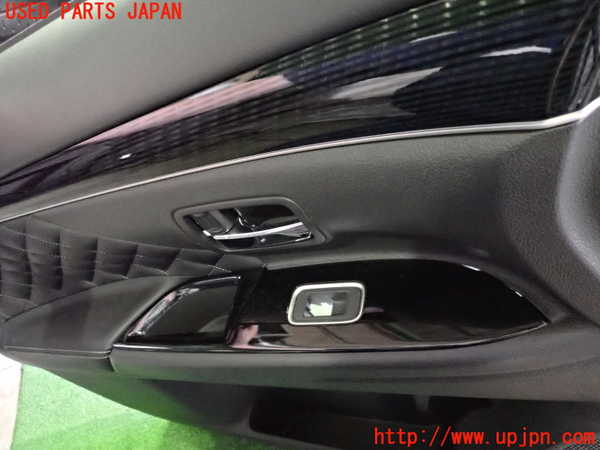 5UPJ-18081264]アウトランダーPHEV(GG3W)左前ドア内張り 中古_m0002.jpg