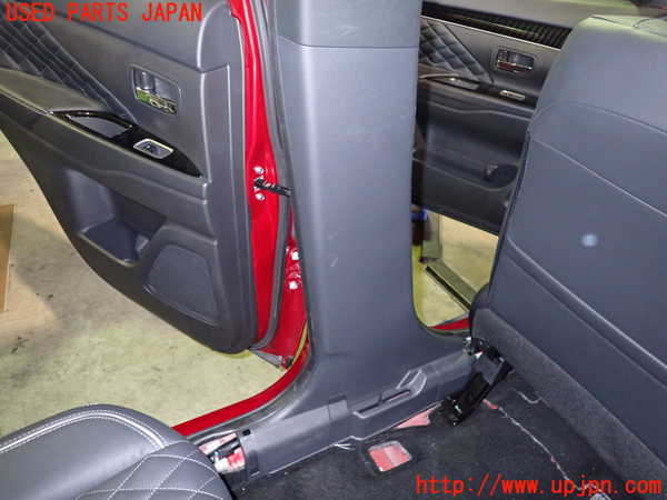 5UPJ-18087670]アウトランダーPHEV(GG3W)左センターピラートリム 中古_m0002.jpg