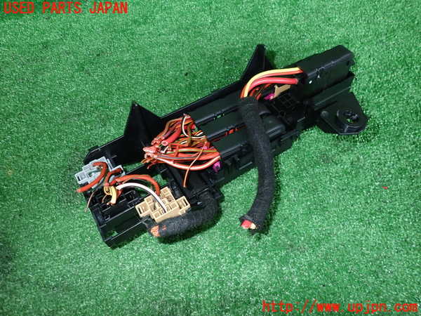 2UPJ-18096743]アウディ・A7 スポーツバック(4GCGWC)ヒューズボックス3 中古_m0002.jpg