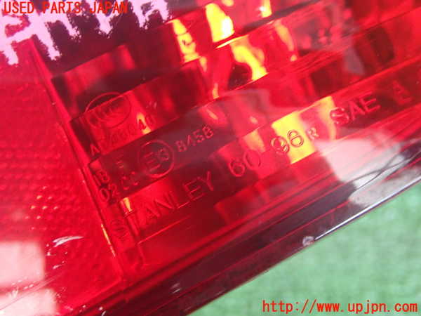 2UPJ-18101154]ハイラックスサーフ(TRN215W)右リアコーナーランプ 【ジャンク品】中古_m0003.jpg