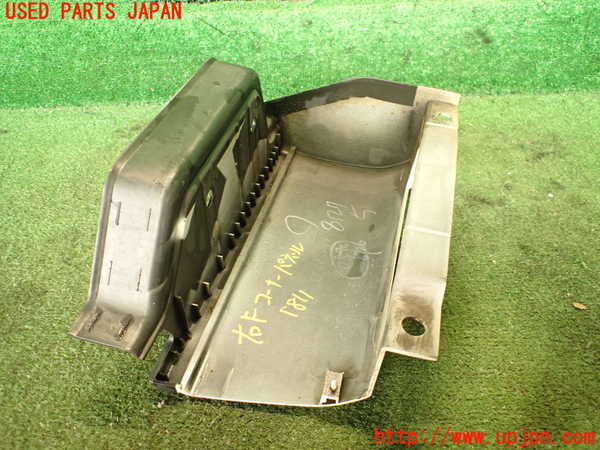 5UPJ-18111100]ハイエースバン200系(KDH206V)右前コーナーパネル 中古_m0002.jpg
