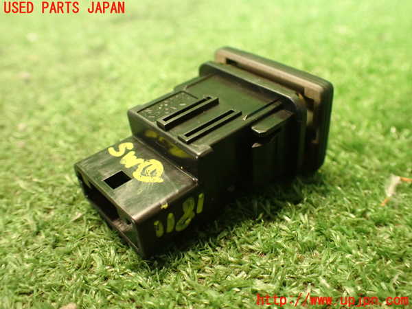 5UPJ-18116306]ハイエースバン200系(KDH206V)スイッチ1 (排出ガス浄化) 中古_m0002.jpg