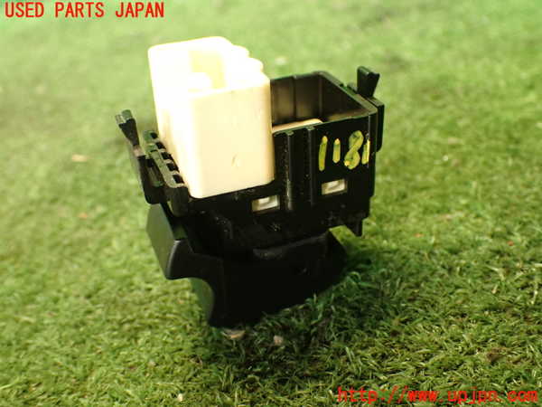 5UPJ-18116245]ハイエースバン200系(KDH206V)左前パワーウィンドウスイッチ 中古_m0002.jpg