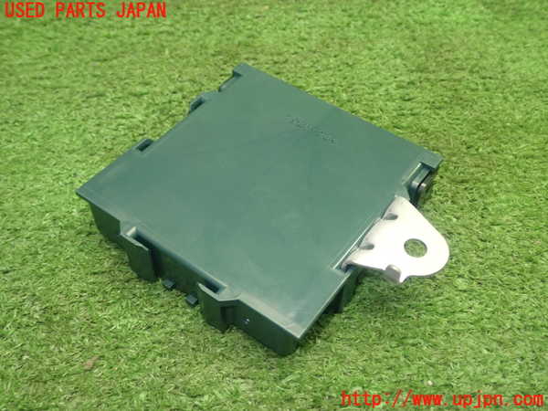 5UPJ-18126155]クラウン ハイブリッド(AZSH20)コンピューター10 89340-30170 中古_m0002.jpg