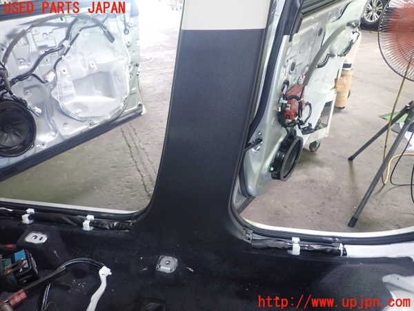 5UPJ-18127665]クラウン ハイブリッド(AZSH20)右センターピラートリム 中古_m0003.jpg