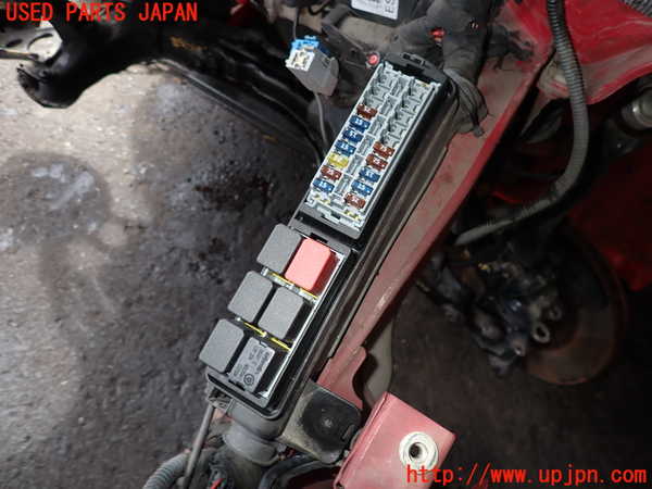 5UPJ-18156742]アルファロメオ・147 GTA(937AXL)ヒューズボックス2 中古_m0002.jpg
