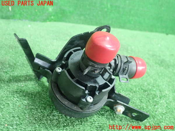 2UPJ-18172110]ベンツ A180 V177(176042)ウォーターポンプ 中古_m0001.jpg