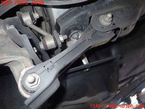 5UPJ-18175226]ベンツ A180 V177(176042)左リアロアアーム1 中古_m0002.jpg