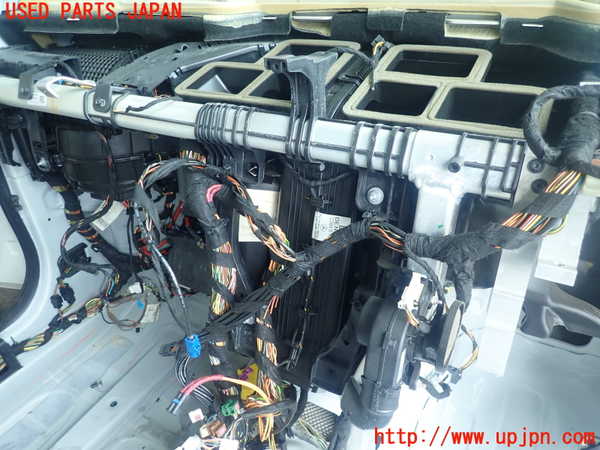 5UPJ-18176081]ベンツ A180 V177(176042)エバポレーター1 中古_m0001.jpg
