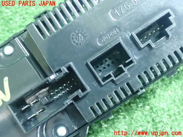 5UPJ-18176066]ベンツ A180 V177(176042)エアコンスイッチ1 中古_m0004.jpg