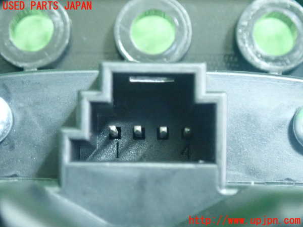 5UPJ-18176307]ベンツ A180 V177(176042)スイッチ2 (ナビ操作) 中古_m0004.jpg