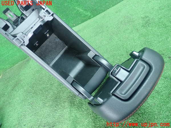 2UPJ-18177540]ベンツ A180 V177(176042)センターコンソール 中古_m0003.jpg