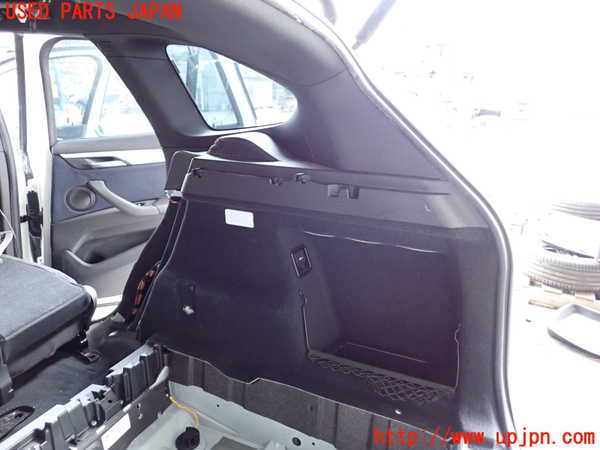2UPJ-18207675]BMW X1(HT20)右リアピラートリム 中古 【F48】_m0002.jpg