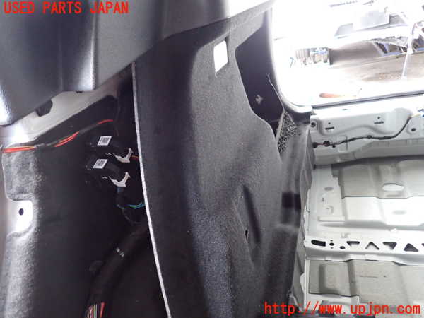 2UPJ-18207675]BMW X1(HT20)右リアピラートリム 中古 【F48】_m0004.jpg