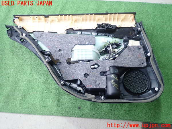 5UPJ-18211294]クラウン アスリート ハイブリッド(AWS210)右後ドア内張り 中古_m0003.jpg