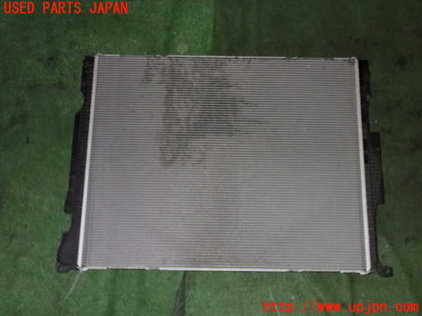 5UPJ-18232321]BMW 320i(8A20 F30)ラジエーター1 中古_m0002.jpg