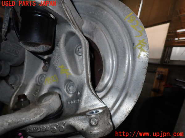 5UPJ-18234295]BMW 320i(8A20 F30)左フロントナックルハブ 中古_m0002.jpg