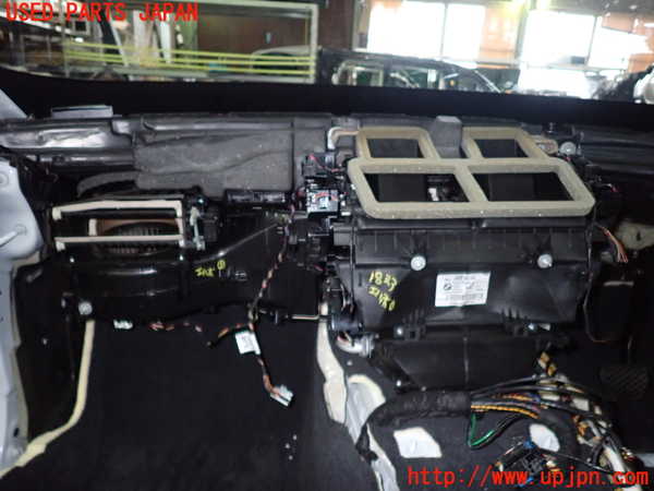 5UPJ-18236081]BMW 320i(8A20 F30)エバポレーター1 中古_m0001.jpg
