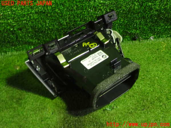5UPJ-18237527]BMW 320i(8A20 F30)エアコン吹き出し口2 (左) 中古_m0003.jpg
