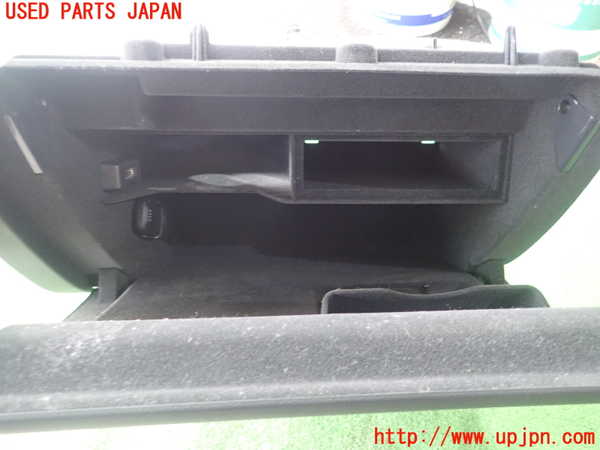 5UPJ-18247516]アウディ・A5 スポーツバック(8TCDNL)グローブボックス1 中古_m0002.jpg