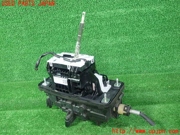 5UPJ-18247555]アウディ・A5 スポーツバック(8TCDNL)ATシフトレバー 中古_m0001.jpg