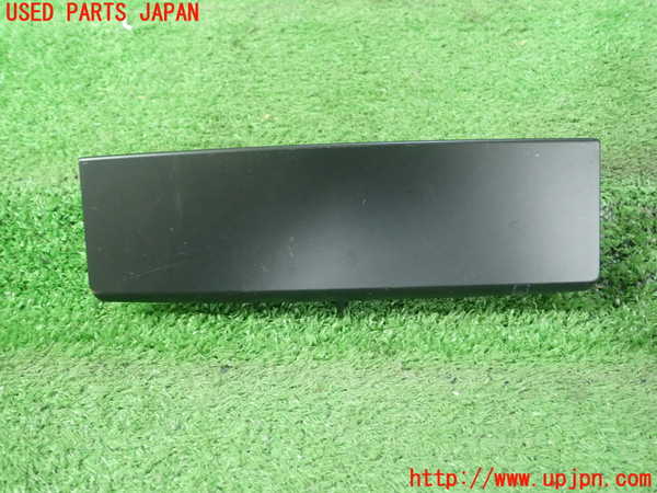 5UPJ-18247822]アウディ・A5 スポーツバック(8TCDNL)灰皿2 中古_m0001.jpg