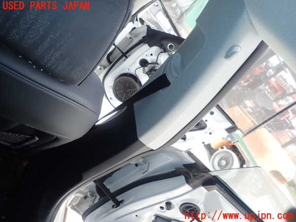 5UPJ-18247665]アウディ・A5 スポーツバック(8TCDNL)右センターピラートリム 中古_m0001.jpg