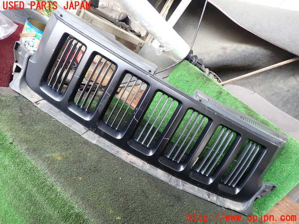1UPJ-18251050]ジープグランドチェロキー(WK36A)ラジエターグリル 中古_m0001.jpg