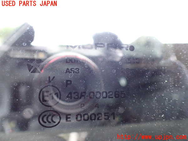5UPJ-18251380]ジープグランドチェロキー(WK36A)右クォーターガラス 中古_m0002.jpg