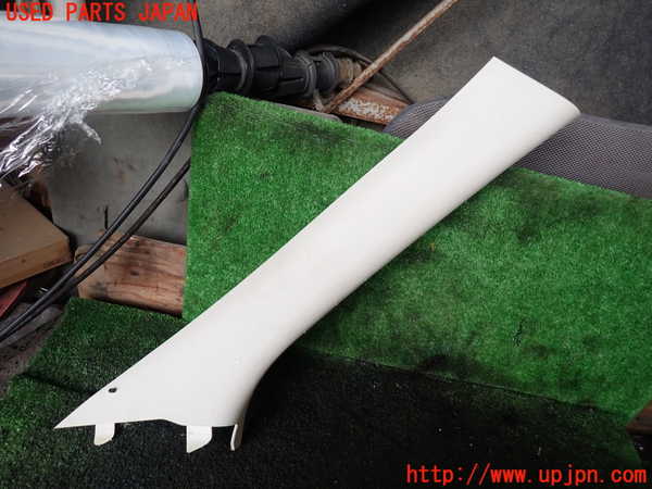 5UPJ-18257655]ジープグランドチェロキー(WK36A)右フロントピラートリム 中古_m0001.jpg
